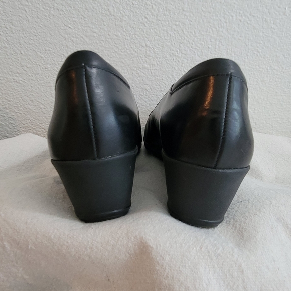 Nuture black leather wedge heels pumps size 9M EUC!!! - Picture 4 of 4